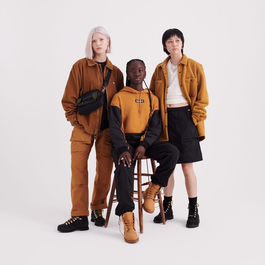 Women's Heritage 6-Inch Waterproof Boots Black Nubuck/Gold Timberland Ireland